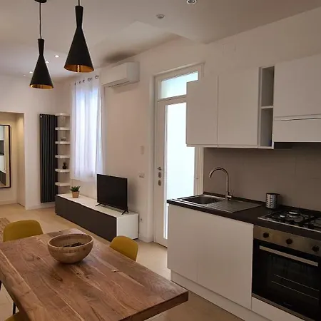 Апартаменты Trastevere Incantevole Con Patio Esterno Privato *