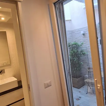 Lägenhet Trastevere Incantevole Con Patio Esterno Privato